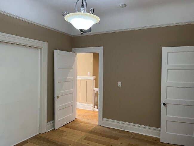 Building Photo - 445 Chestnut St