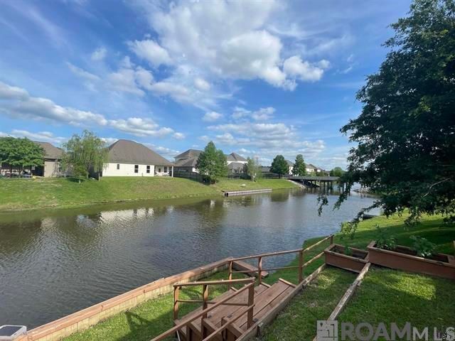Building Photo - 2121 Rockybrook Dr