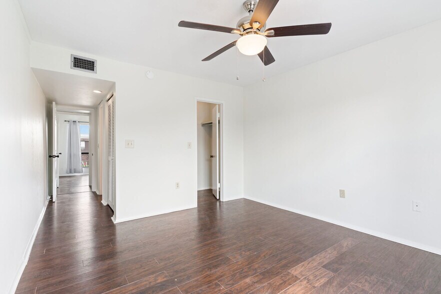 Building Photo - 1836 N Crystal Lake Dr