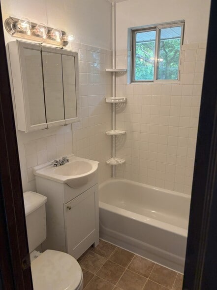 BATHROOM - 715 Pearl Dr