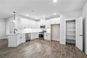 Building Photo - 146 N Banner Ave