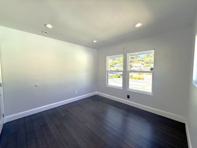Building Photo - 9354 Glory Ave