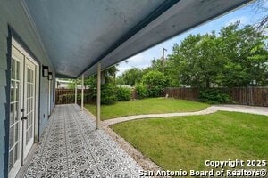 Building Photo - 1407 W Mistletoe Ave