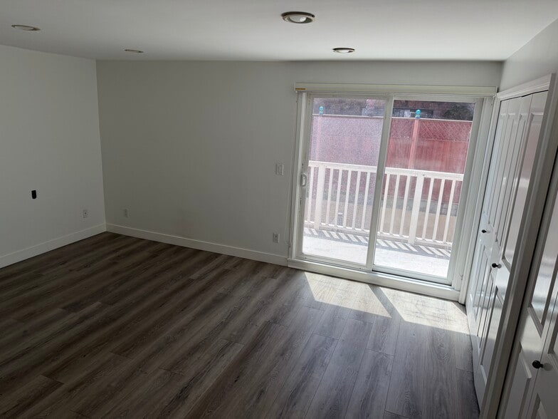 Building Photo - 1633 Goodman Ave