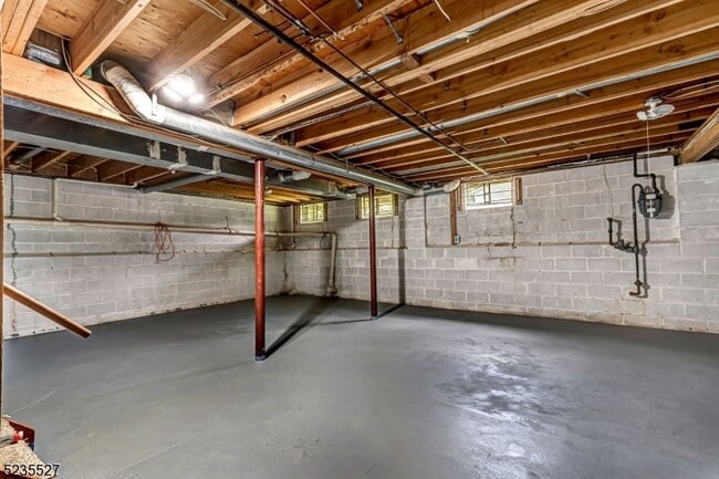 Building Photo - 33 Highmount Ave