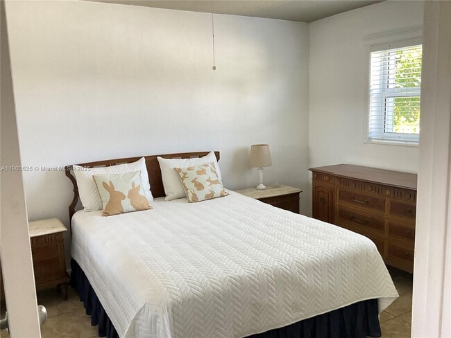 Building Photo - 22 SE 3rd Terrace