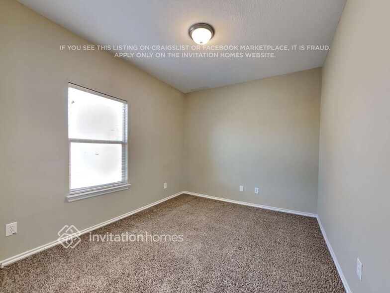Building Photo - 2222 Whitney Dr