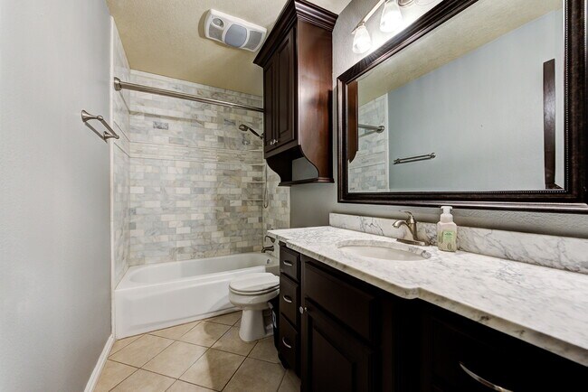 Building Photo - 2908 Glasgow Dr