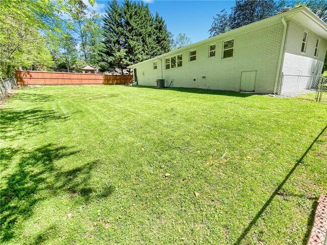 Building Photo - 2307 Rubart Dr