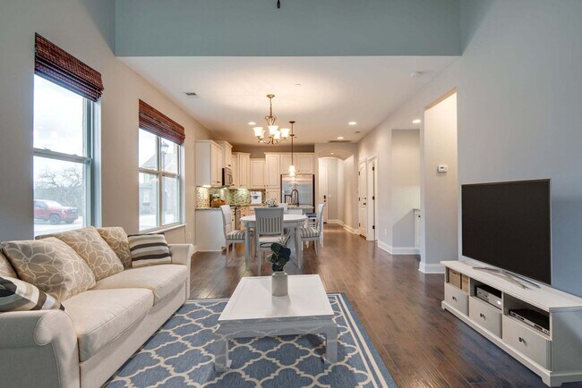 Building Photo - 3 Bed, 2.5 Bath End Unit Townhome w/ Garage