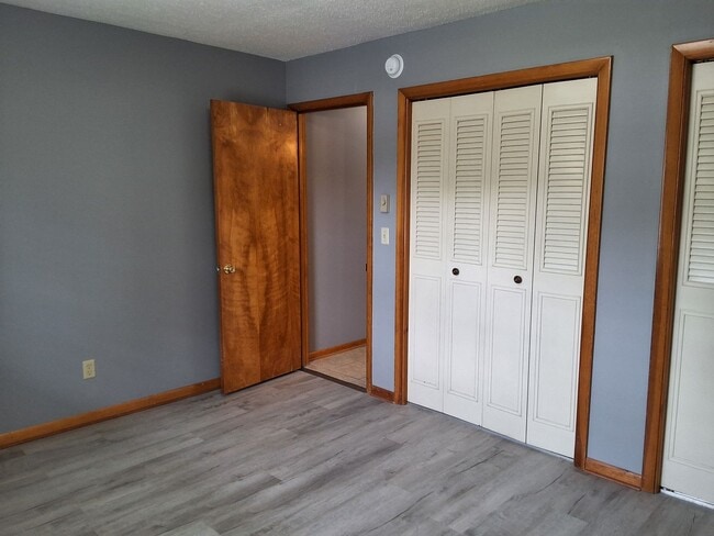 Building Photo - Comfy 2 Bedroom, 2 Bath Duplex located in ...