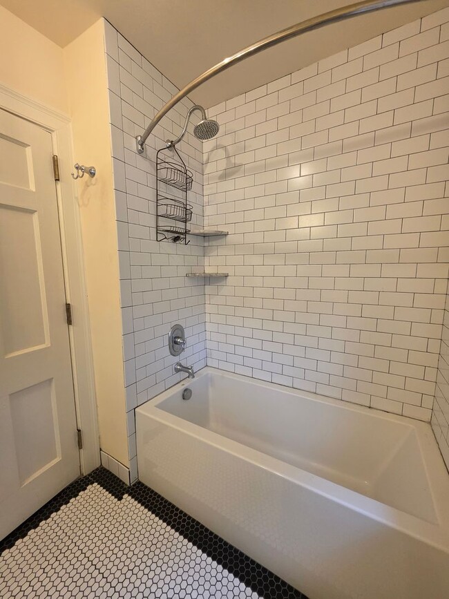 Building Photo - Delaware City Alert!! 2 bed 2 full baths Townhome available