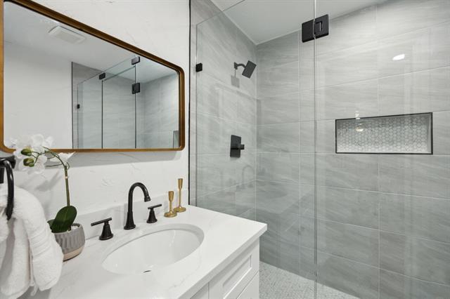 Building Photo - 6260 Emeraldwood Pl