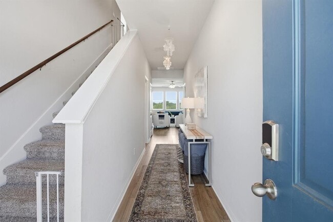 Building Photo - 514 Sun Grv Trl