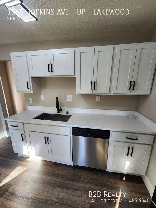 Building Photo - 1565 Hopkins Ave