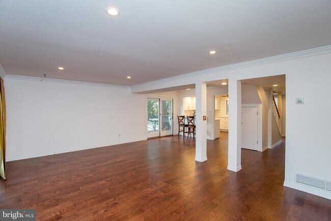 Building Photo - 17 Eden Roc