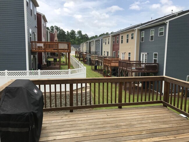 Building Photo - Former Model Townhome for Rent