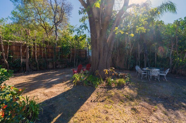 Building Photo - Beautiful Sherman Oaks Home Rental!