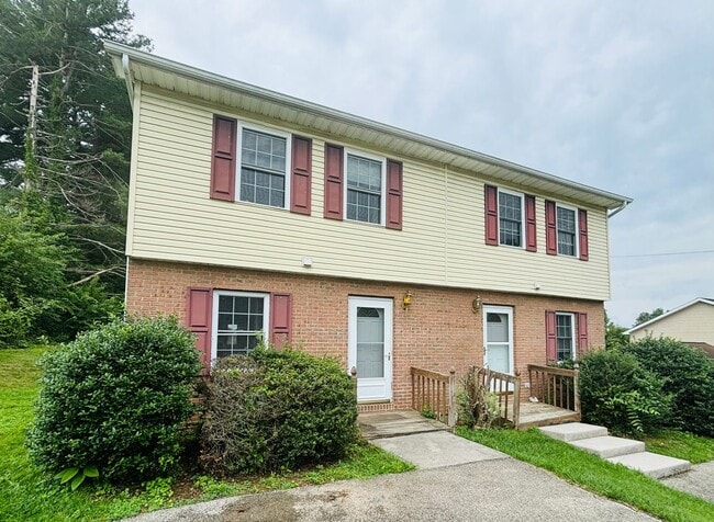 Building Photo - 409A Miller St SE