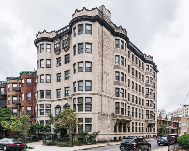 Building Photo - 857 Beacon St