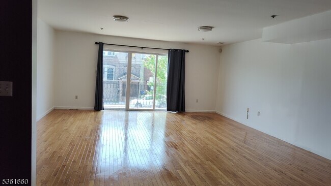 Building Photo - 540 15th Ave