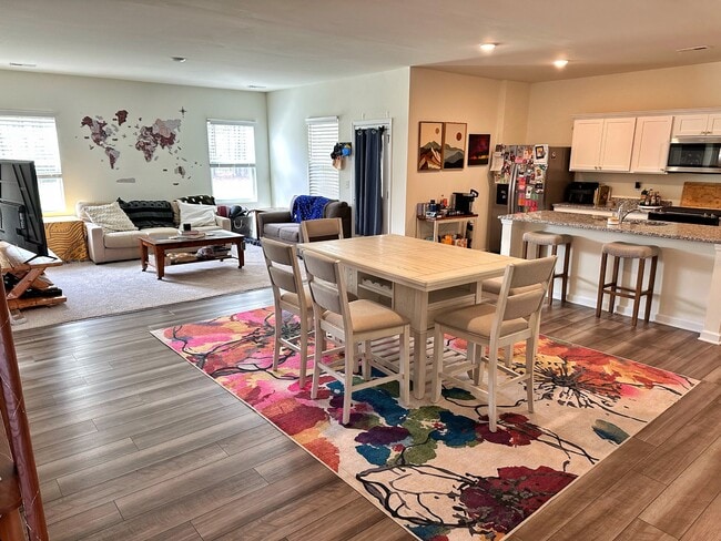 Building Photo - 1002 Rodanthe Dr