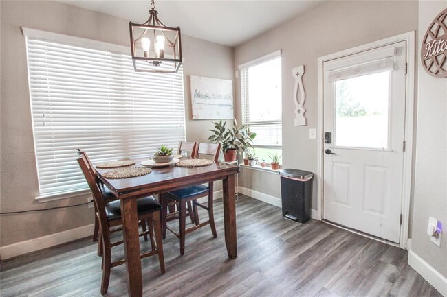 Building Photo - 5954 Heron Dr