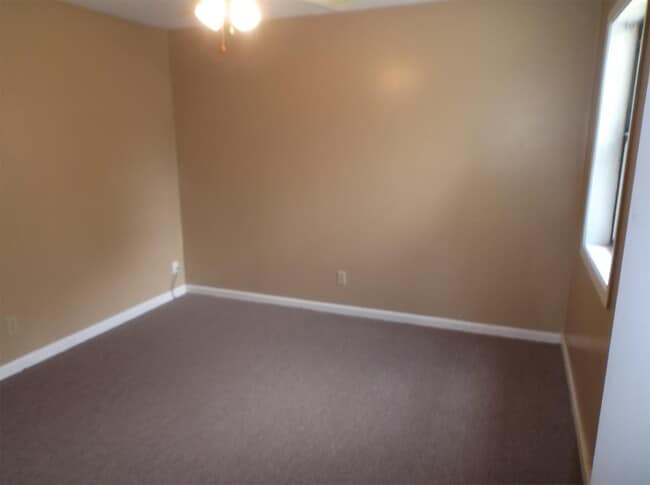 Building Photo - 5 Crestwood Cir