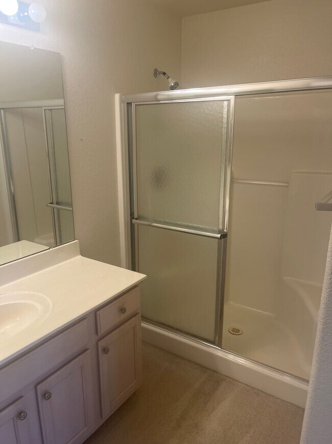 Building Photo - 55+ 2 Bed 2 bath home!