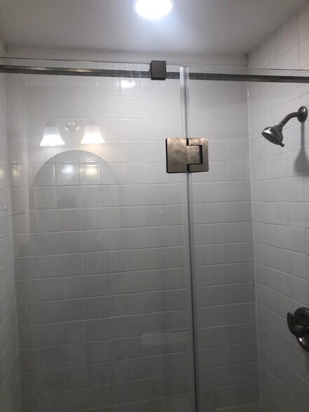 Building Photo - 1538 W New York St