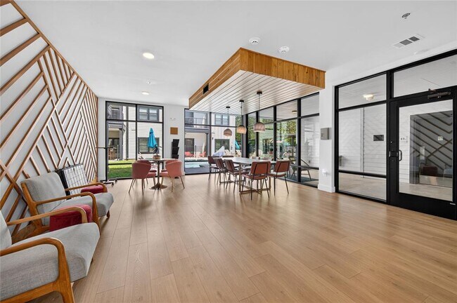 Building Photo - 3101 Govalle Ave
