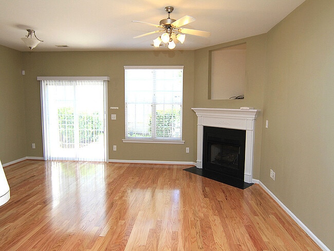 Building Photo - Spacious South Durham Townhouse!
