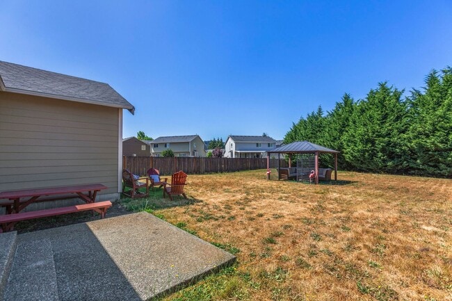 Building Photo - Beautiful 3-bed/2-bath Orting Home in Rive...