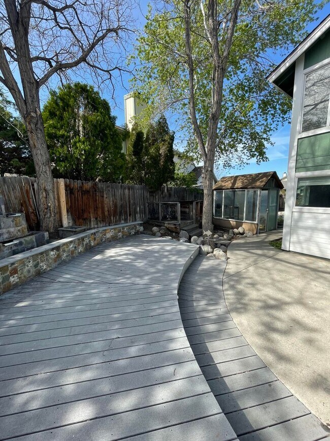 Building Photo - 4528 Whitney Cir