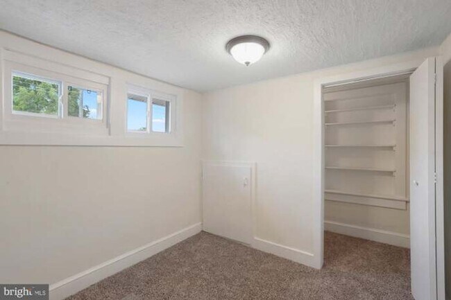 Building Photo - 3 Bedroom Feyetteville PA