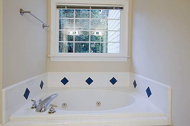 Building Photo - Coming Soon! Inviting 3 Bed / 2.5 Bath Home Featuring Main Level Suite