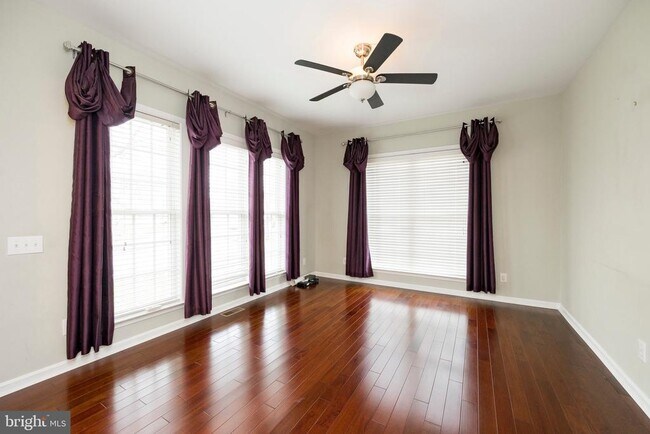 Building Photo - 311 Elmhurst Dr