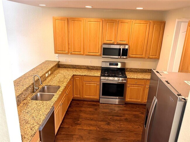 Building Photo - 2349 Max Ct