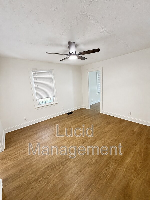 Building Photo - 1221 Vim Dr