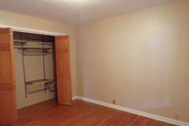 Building Photo - 1420 Dollar St