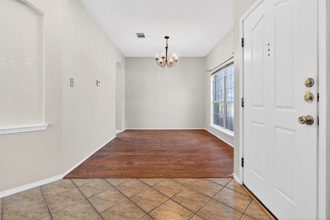 Building Photo - 770 Whitman Dr