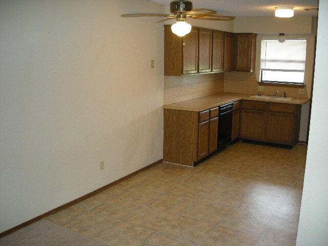 Building Photo - 718 Swan Lake Rd