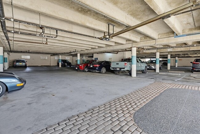 Building Photo - 270 Dahlia Ave