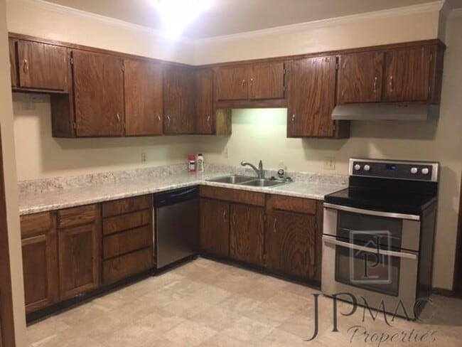 Building Photo - 703 Ikes Rd