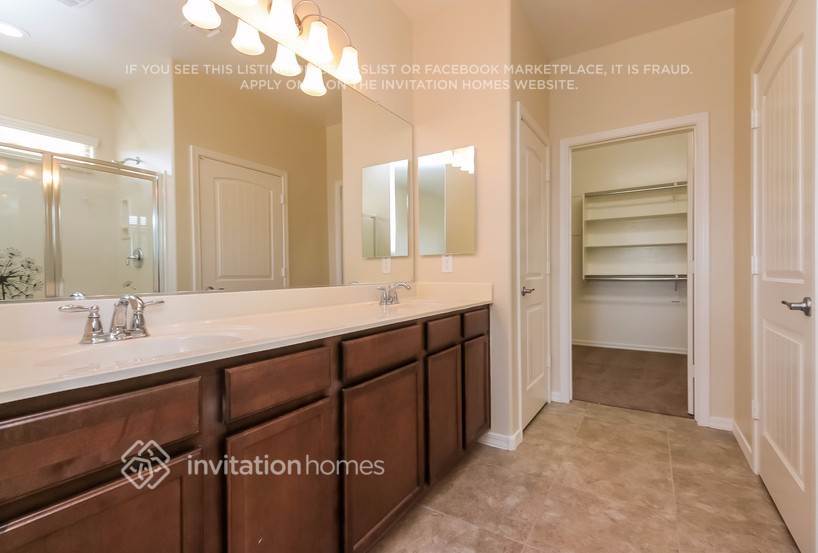 Building Photo - 4962 E Alamo St