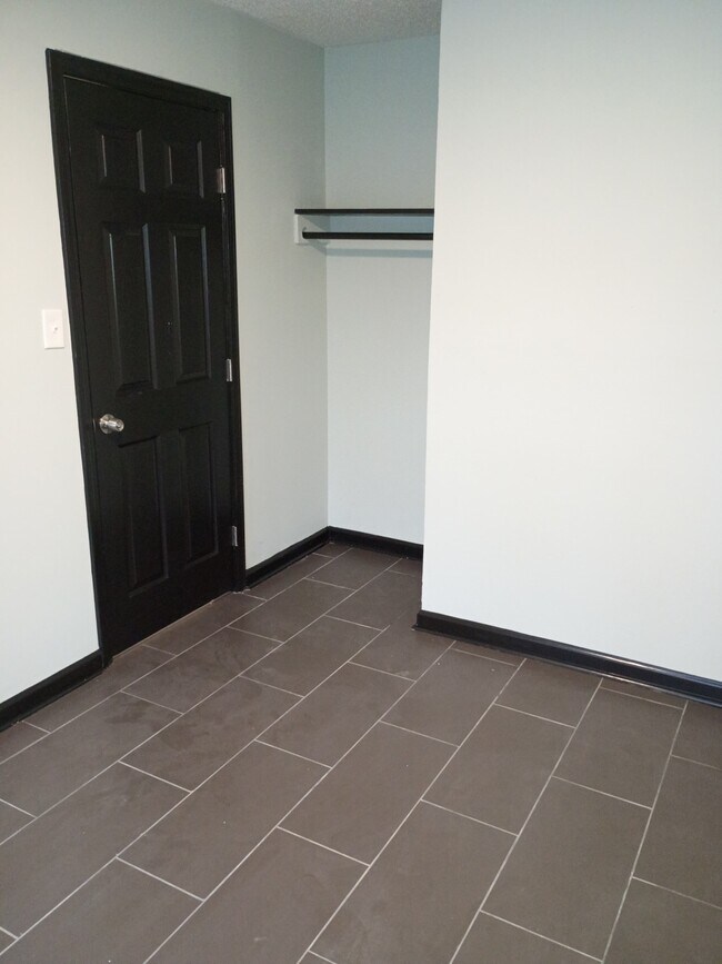 Building Photo - 2392 Zanone Ave