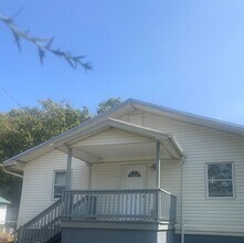 Building Photo - Knoxville 37920 - 3 bedroom, 1 bath home - Contact Lisa Vineyard & Shannon Russell (865)216-9334