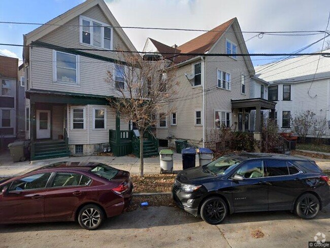 Building Photo - 1549 N Warren Ave