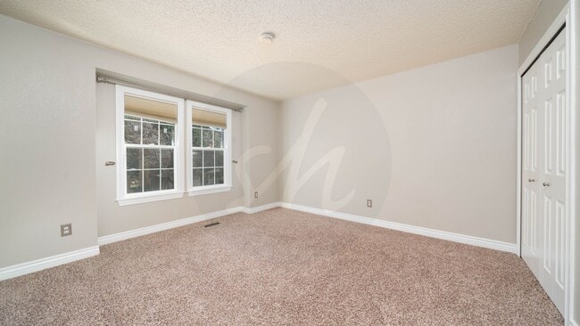 Building Photo - Westside 5 Bedroom Home Nestled Near Ute V...
