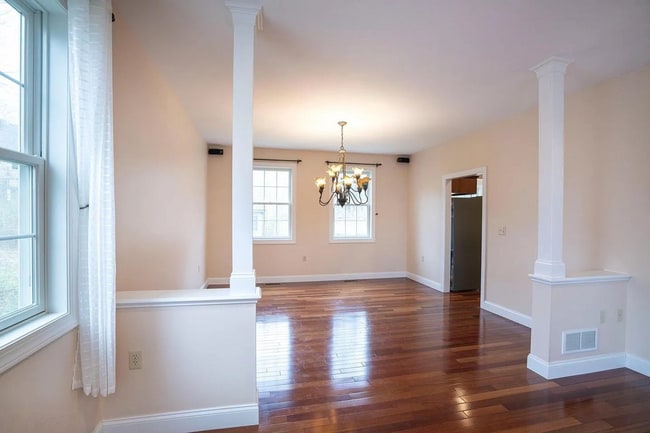 Building Photo - 4 Bedroom House For Rent